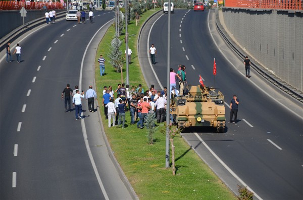 Fotoğraflarla FETÖ'nün Askerlerinin 15-16 Temmuz 2016 Darbe Girişimi