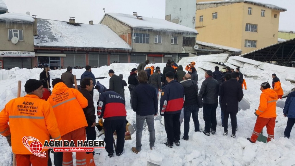 Ağrı Sebze Pazarının Çatısı Çöktü: Çok Sayıda Yaralılar Var!