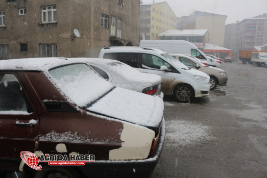 Ağrı'da Karla karışık Yağmur etkili oluyor