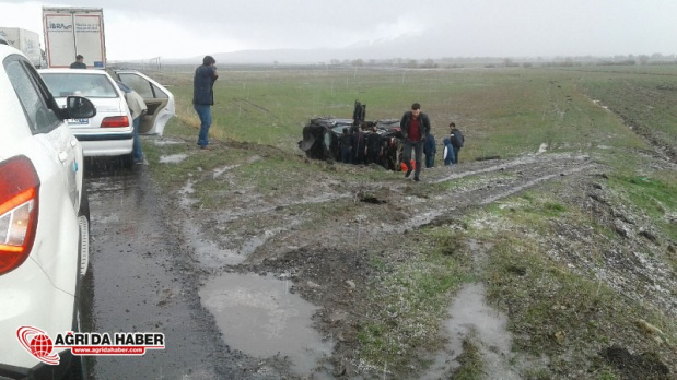 Ağrı'da Zincirleme Trafik Kazası! 3 İranlı Araç Birbirine Girdi!