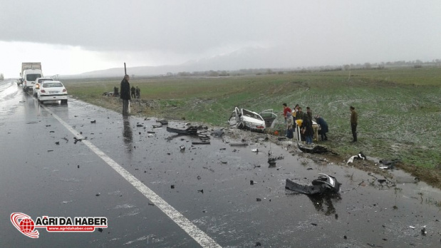 Ağrı'da Zincirleme Trafik Kazası! 3 İranlı Araç Birbirine Girdi!