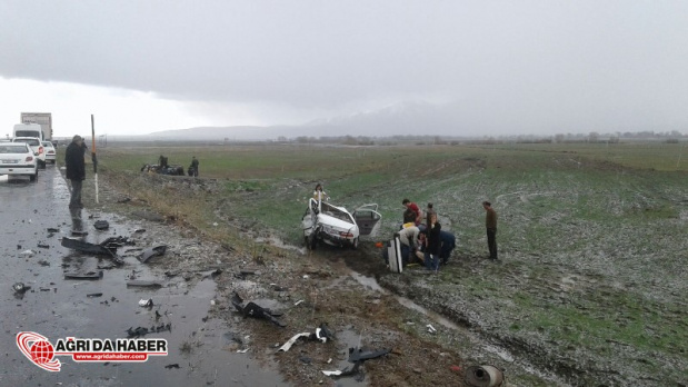 Ağrı'da Zincirleme Trafik Kazası! 3 İranlı Araç Birbirine Girdi!