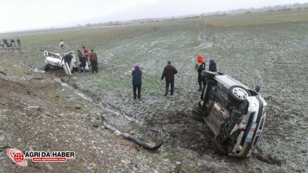 Ağrı'da Zincirleme Trafik Kazası! 3 İranlı Araç Birbirine Girdi!