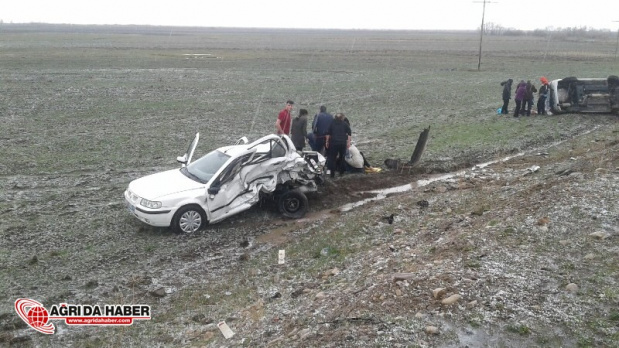 Ağrı'da Zincirleme Trafik Kazası! 3 İranlı Araç Birbirine Girdi!