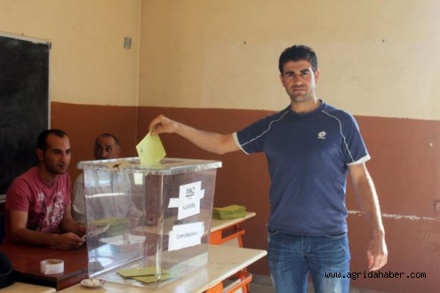 Ağrı'da Cumhurbaşkanlığı İçin Halk Sandık Başında