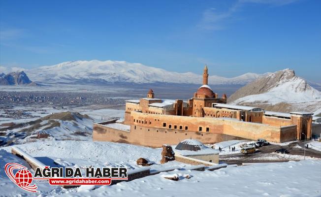 Tarihi İshak Paşa Sarayı Karlar Altında