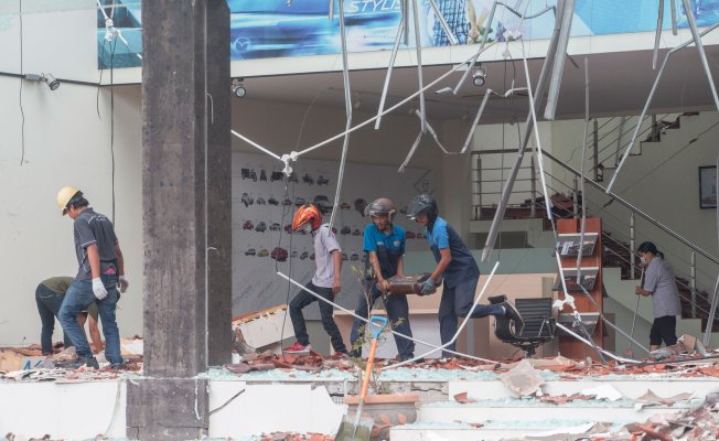 Endonez'ya da Deprem Bilançosu Yükseliyor