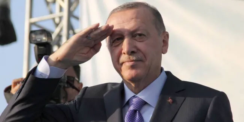 Erdoğan'dan Asker Selamı!