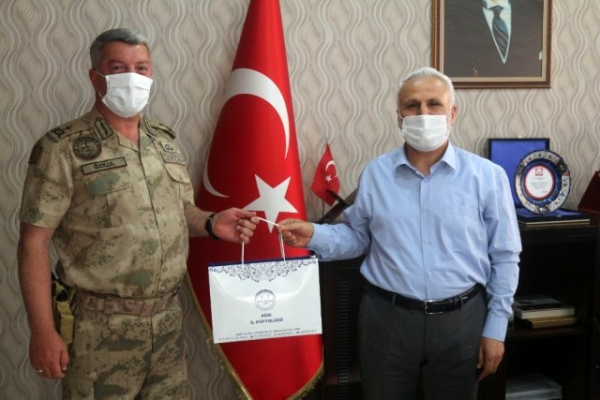 Jandarma Komutanı Özkul'dan Müftü Topçu'ya veda ziyareti
