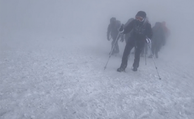 Ağrı Dağı’nda iki dağcı 4 bin 600 metrede fırtına ve siste yollarını kaybettiler, donarak öldüler