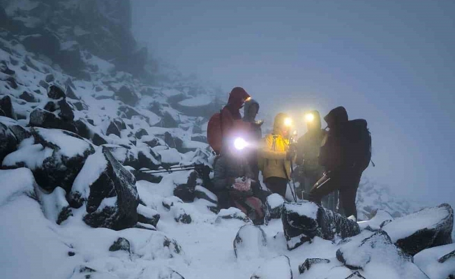 Ağrı Dağı’nda kaybolan 2 dağcının cansız bedenine ulaşıldı