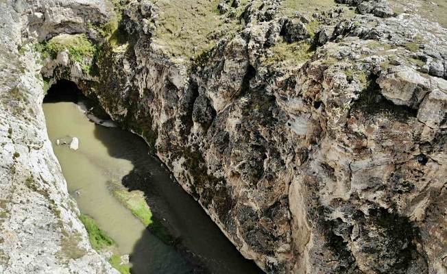 Doğal Kudret Köprüsü manzarasıyla hayran bırakıyor