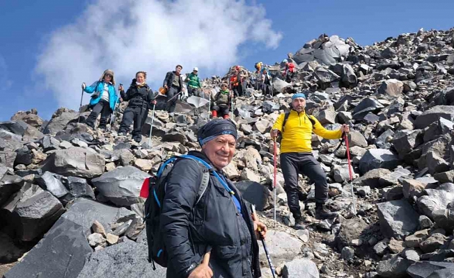 Ağrı Dağı, her mevsim dağcıların gözdesi olmaya devam ediyor