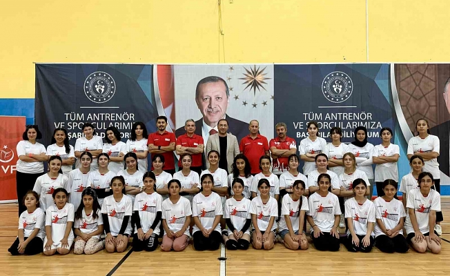 Ağrı’da hayata geçirilen ’Fabrika Voleybol’ ile genç yıldızlar yeteneklerini sergileyecek