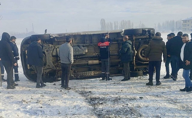 Ağrı’da Okul Servisi Kaza Yaptı, Büyük Tehlike Atlatıldı