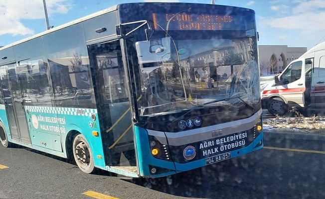 Ağrı’da Trafik Kazası: Bir Öğrenci Yaralandı