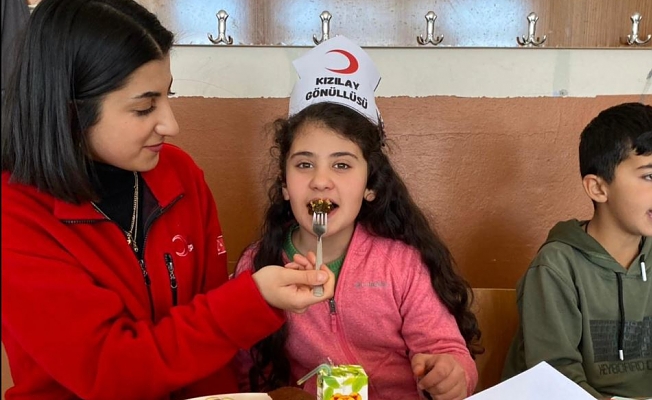 Kızılay Ağrı Şubesi, Ozanlar İlkokulu’ndaki Yerli Malı Haftası Etkinliğine Katıldı