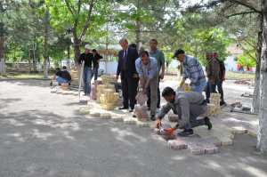 Hurşit Eren Parkı'nda çevre düzenlemesi yapılıyor