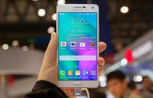 Samsung parmak izi sensörüne sahip Galaxy A8'i hazırlıyor