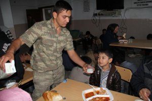 Kaçaklar Mehmetçik sayesinde kurtuldu