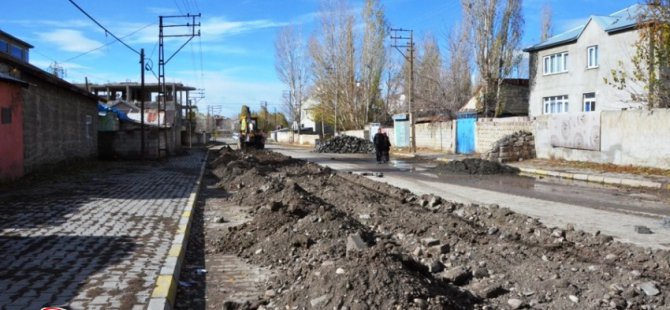 Ağrı Belediyesi çalışmalarına ara vermeden devam ediyor