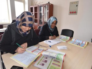 Bitlis'de okuma yazma kursu açıldı