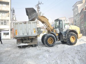 Hakkari Yüksekova'da karla mücadele çalışmaları