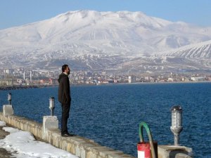 Tatvan'da sıcak hava halkı sevindirdi