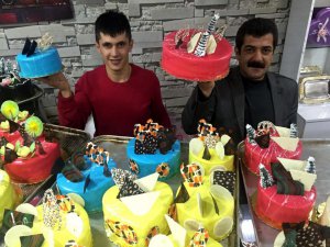 Bitlis'de Altın Hediyeli Yaş Pasta