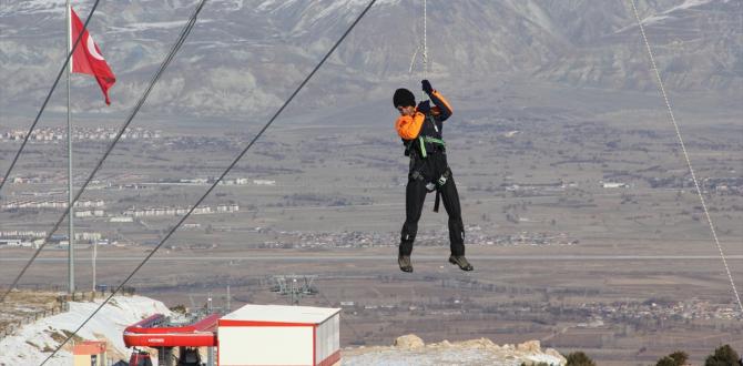 Erzincan'da Kayak Merkezindeki Kurtarma Tatbikatı Gerçeğini Aratmadı ​