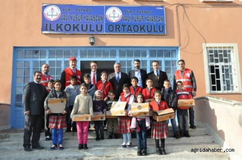 Patnos Kızılay'dan Öğrencilere Ayakkabı Yardımı