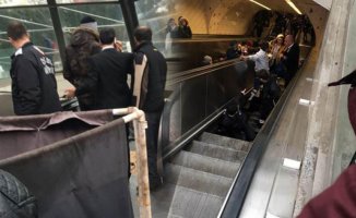 İstanbul'da Metro Durağında Yürüyen Merdiven Çöktü!