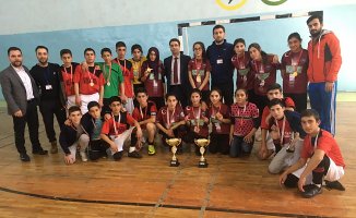 Hamur Futsal Takımlarından Çifte Şampiyonluk