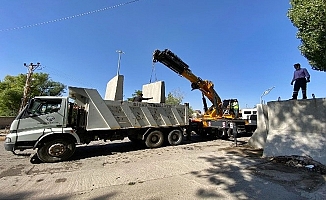 Diyadin'de beton bariyerler kaldırıldı!