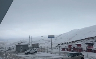 Ağrı’da sağanak yağış yerini kara bıraktı